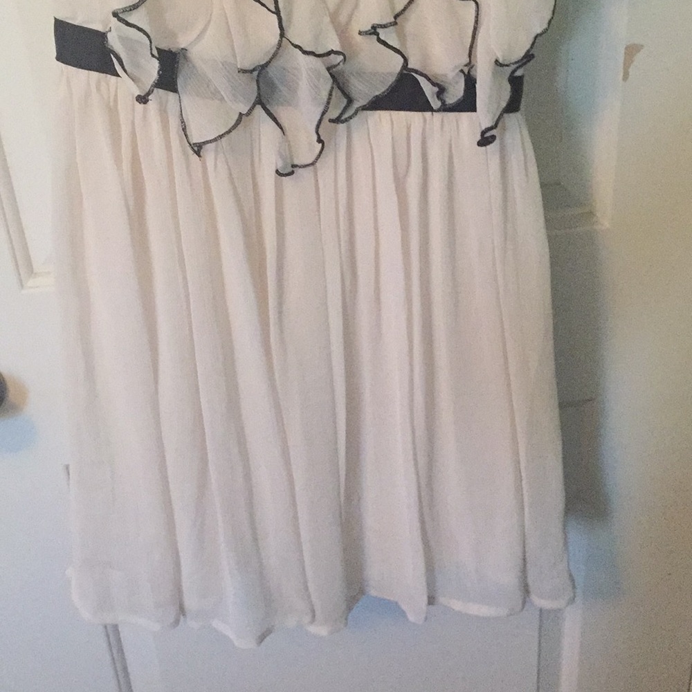 Off the Shoulder Ruffle Dress - Picture 3 of 4